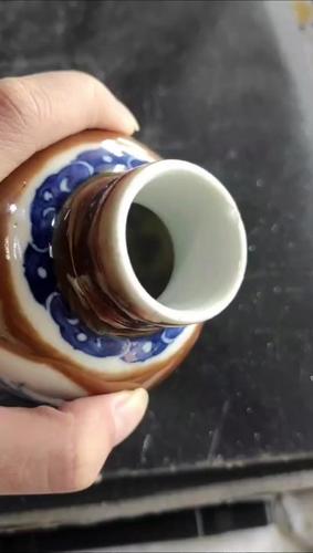 清晚期紫金釉开窗青花花鸟纹小瓶  00401